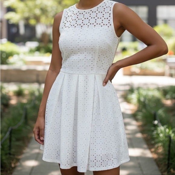 Trina Turk White Laser Cut Fit & Flare Dress Size 0 - Picture 6 of 15